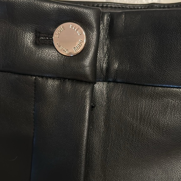 Black cropped wide leg faux leather pants with pockets. High waisted - Picture 2 of 6